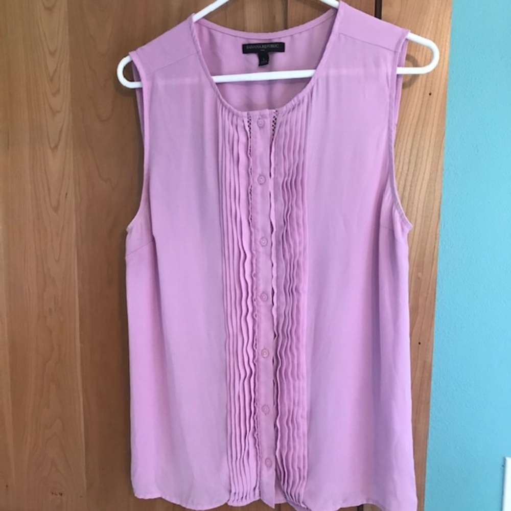 Light purple banana republic button up tank top with pleat detail large
